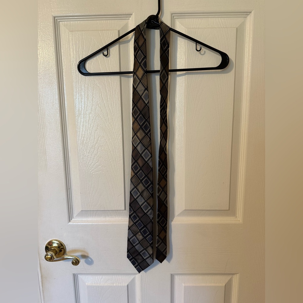AXCESS Geometric Patterned Tie